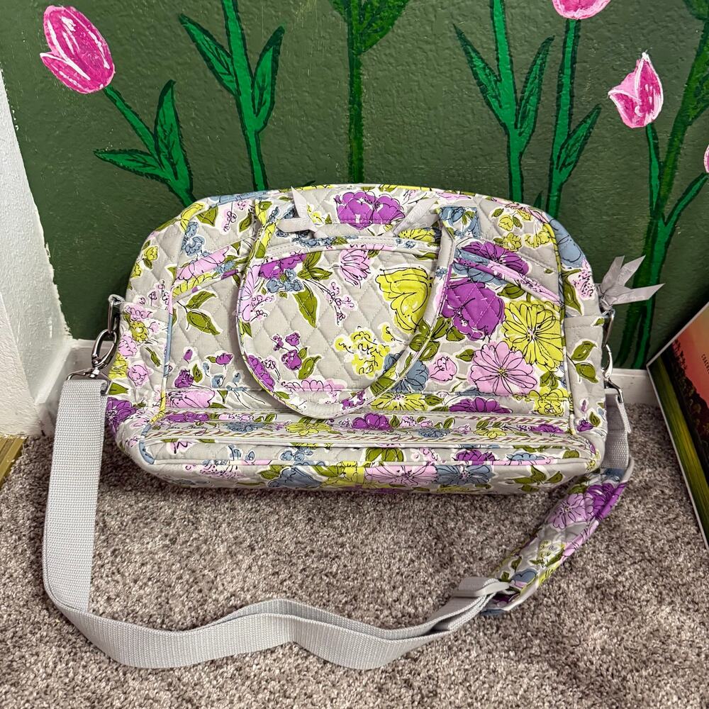 New with tag Vera Bradley overnight tote secure cute paisley colorful sturdy